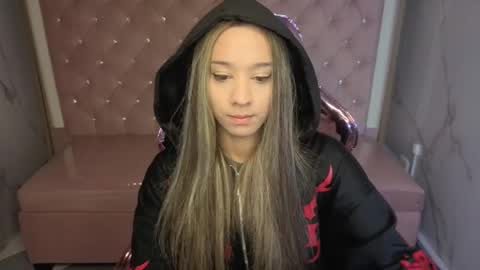 Snapshot of megan_collins_b chatting on October 20, 12:41 pm megan_collins_b online show from October 20, 12:41 pm