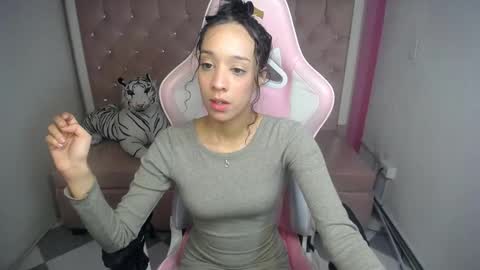 Snapshot of megan_collins_b chatting on September 11, 1:55 pm megan_collins_b online show from September 11, 1:55 pm