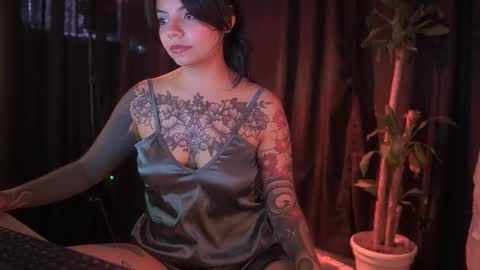 Snapshot of megan_evaans chatting on October 28, 4:02 pm welcome guys   please  help me to reach 100 hands up Thanks  online show from October 28, 4:02 pm