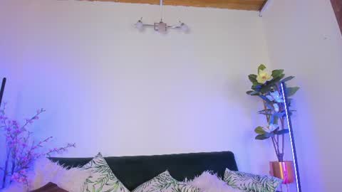 megan_shyne online show from June 22, 4:53 am