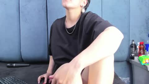 megan_thompsonn_ online show from April 23, 2:52 am