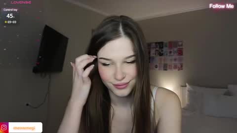 Hi guys Im Lisa    online show from February 2, 5:48 pm