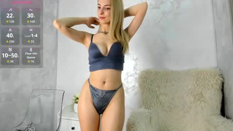 megankroft_ online show from April 23, 6:32 am