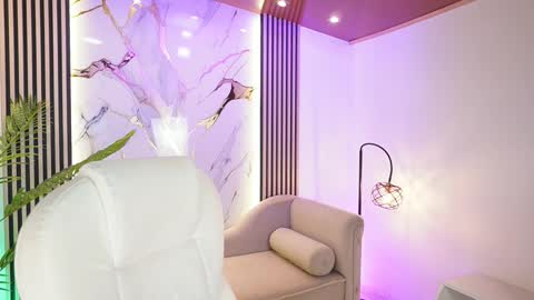 Megan Lowell online show from December 16, 7:09 pm