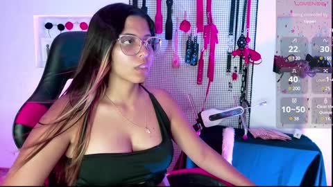 Snapshot of meggan_greey chatting on February 4, 11:38 pm Your best slave online show from February 4, 11:38 pm