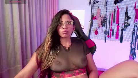 Snapshot of meggan_greey chatting on September 22, 11:36 pm Your best slave online show from September 22, 11:36 pm