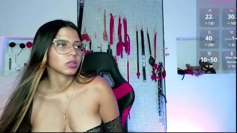 Snapshot of meggan_greey chatting on January 14, 10:23 pm Your best slave online show from January 14, 10:23 pm