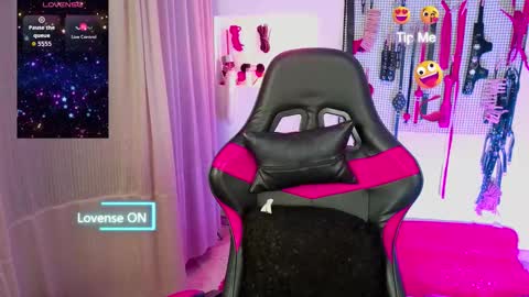 Snapshot of meggan_greey chatting on October 11, 11:29 pm Your best slave online show from October 11, 11:29 pm