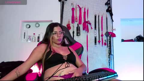 Snapshot of meggan_greey chatting on December 28, 6:29 pm Your best slave online show from December 28, 6:29 pm