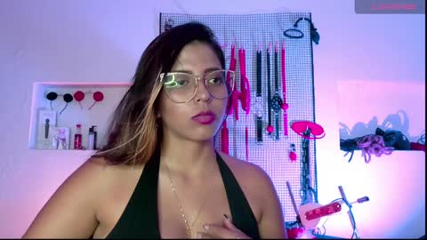 Snapshot of meggan_greey chatting on January 27, 1:59 am Your best slave online show from January 27, 1:59 am