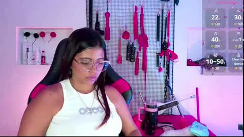 Snapshot of meggan_greey chatting on February 6, 11:15 pm Your best slave online show from February 6, 11:15 pm