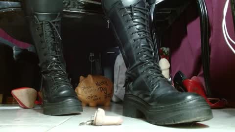 Goddess Sara online show from April 27, 8:17 pm