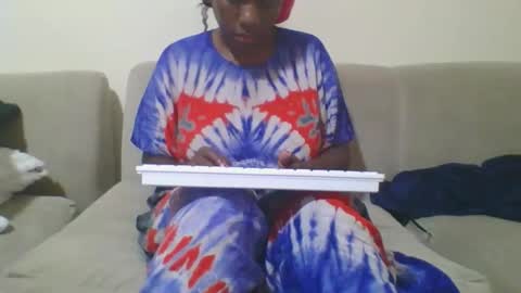 pretty online show from November 17, 7:09 am