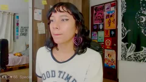 Melissa  -  -  Please help me to reach 100 thumbs up online show from October 20, 2:25 am