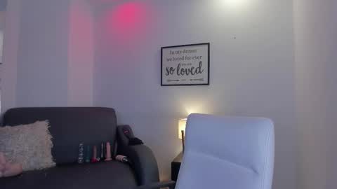 melan_owen online show from December 20, 11:14 am