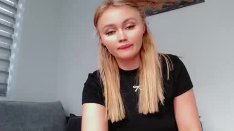Snapshot of melani_a chatting on October 13, 11:02 am Melania online show from October 13, 11:02 am