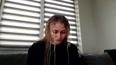 Snapshot of melani_a chatting on February 7, 11:01 am Melania online show from February 7, 11:01 am