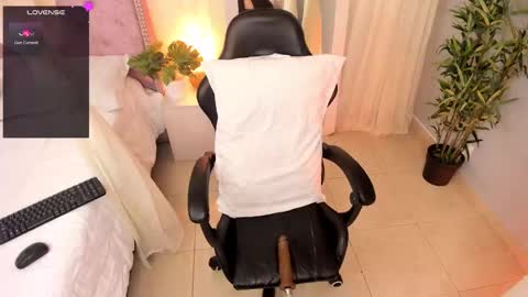 Snapshot of melanie_milleer chatting on September 26, 7:28 am Melanie Miller online show from September 26, 7:28 am