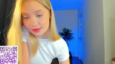 Snapshot of melanie_ryer chatting on October 16, 12:35 am Melanie online show from October 16, 12:35 am