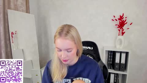 Snapshot of melanie_ryer chatting on September 24, 12:20 am Melanie online show from September 24, 12:20 am