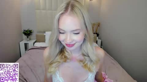 Snapshot of melanie_ryer chatting on September 17, 9:18 am Melanie online show from September 17, 9:18 am