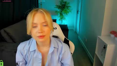 Snapshot of melanie_ryer chatting on October 17, 12:47 am Melanie online show from October 17, 12:47 am