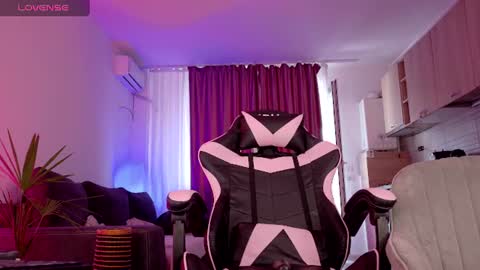 melanie_way online show from July 15, 2:33 pm