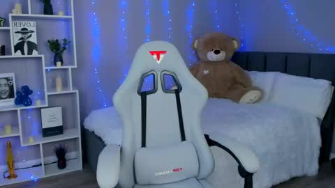 MelanieAlves online show from April 26, 3:10 pm