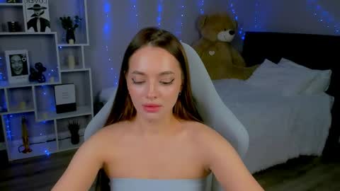 MelanieAlves online show from April 21, 2:35 pm