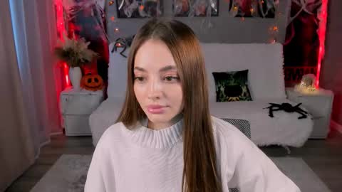 MelanieAlves online show from October 10, 11:15 am