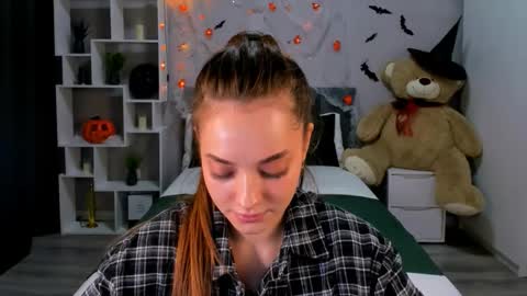 MelanieAlves online show from October 13, 1:25 pm