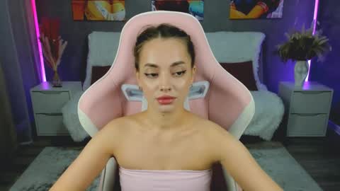 MelanieAlves online show from April 24, 2:42 pm