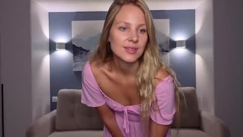 Melanie Bennett online show from September 18, 6:12 am