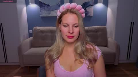 Melanie Bennett online show from April 27, 6:54 am