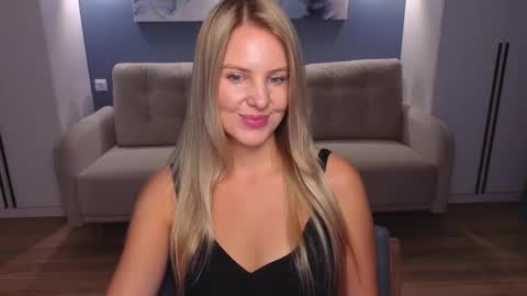 Melanie Bennett online show from October 11, 8:19 am