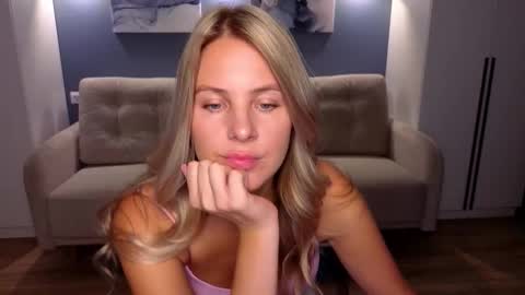 Melanie Bennett online show from October 3, 6:29 am