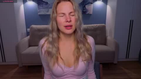 Melanie Bennett online show from May 10, 6:15 am