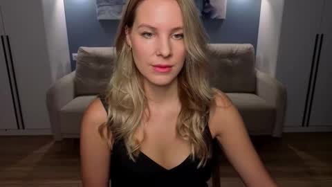 Melanie Bennett online show from November 30, 7:12 am