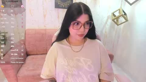 Snapshot of melaniegrayx chatting on March 6, 2:29 pm melaniegrayx online show from March 6, 2:29 pm