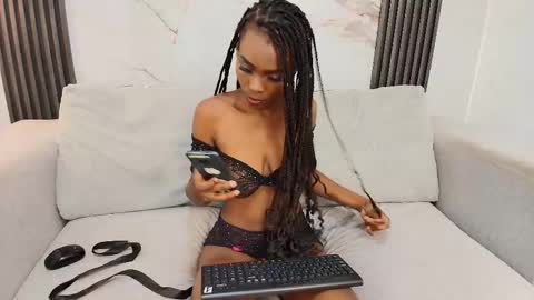 Melanie online show from February 10, 9:29 pm