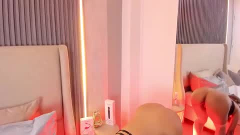 MelanieRoah online show from November 20, 8:43 pm