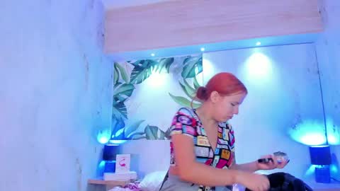 Melanie Roux online show from April 23, 7:49 pm