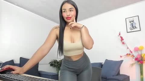 melaniie_roussel online show from October 19, 1:29 am