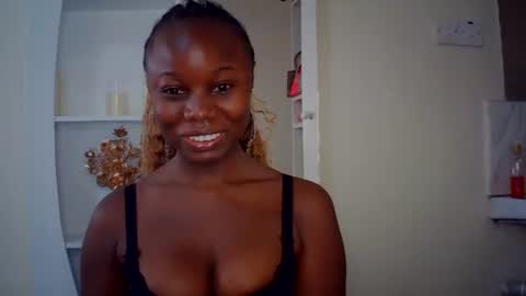 Snapshot of melanin_sassy96 chatting on October 6, 7:14 am bad lil shawry online show from October 6, 7:14 am