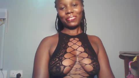 Snapshot of melanin_sassy96 chatting on December 18, 10:46 pm bad lil shawry online show from December 18, 10:46 pm
