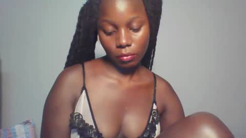 Snapshot of melanin_sassy96 chatting on January 14, 1:47 am bad lil shawry online show from January 14, 1:47 am