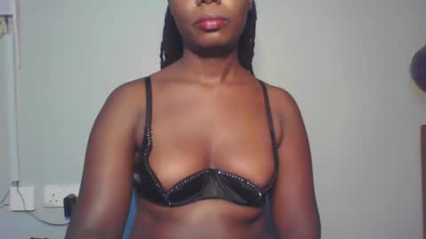Snapshot of melanin_sassy96 chatting on December 16, 1:53 am bad lil shawry online show from December 16, 1:53 am