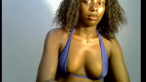 Snapshot of melanine_floral chatting on February 24, 5:19 am Praiz online show from February 24, 5:19 am