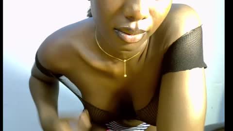 Snapshot of melanine_floral chatting on February 19, 3:28 am Praiz online show from February 19, 3:28 am