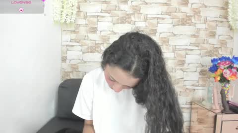Snapshot of melannie_roses chatting on January 24, 7:39 pm melannie roses online show from January 24, 7:39 pm